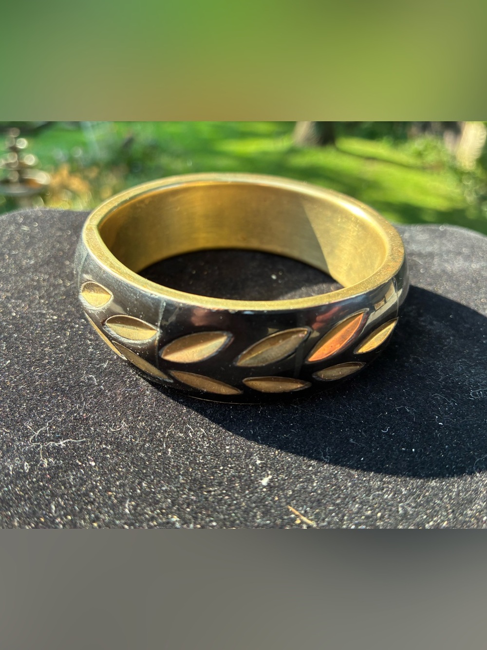 Black and Brass Leaf-Pattern Bangle Bracelet 3”